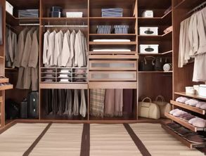 板材十大品牌盘点及衣柜选择指南 自打衣柜vs定制衣柜，移门设计考量